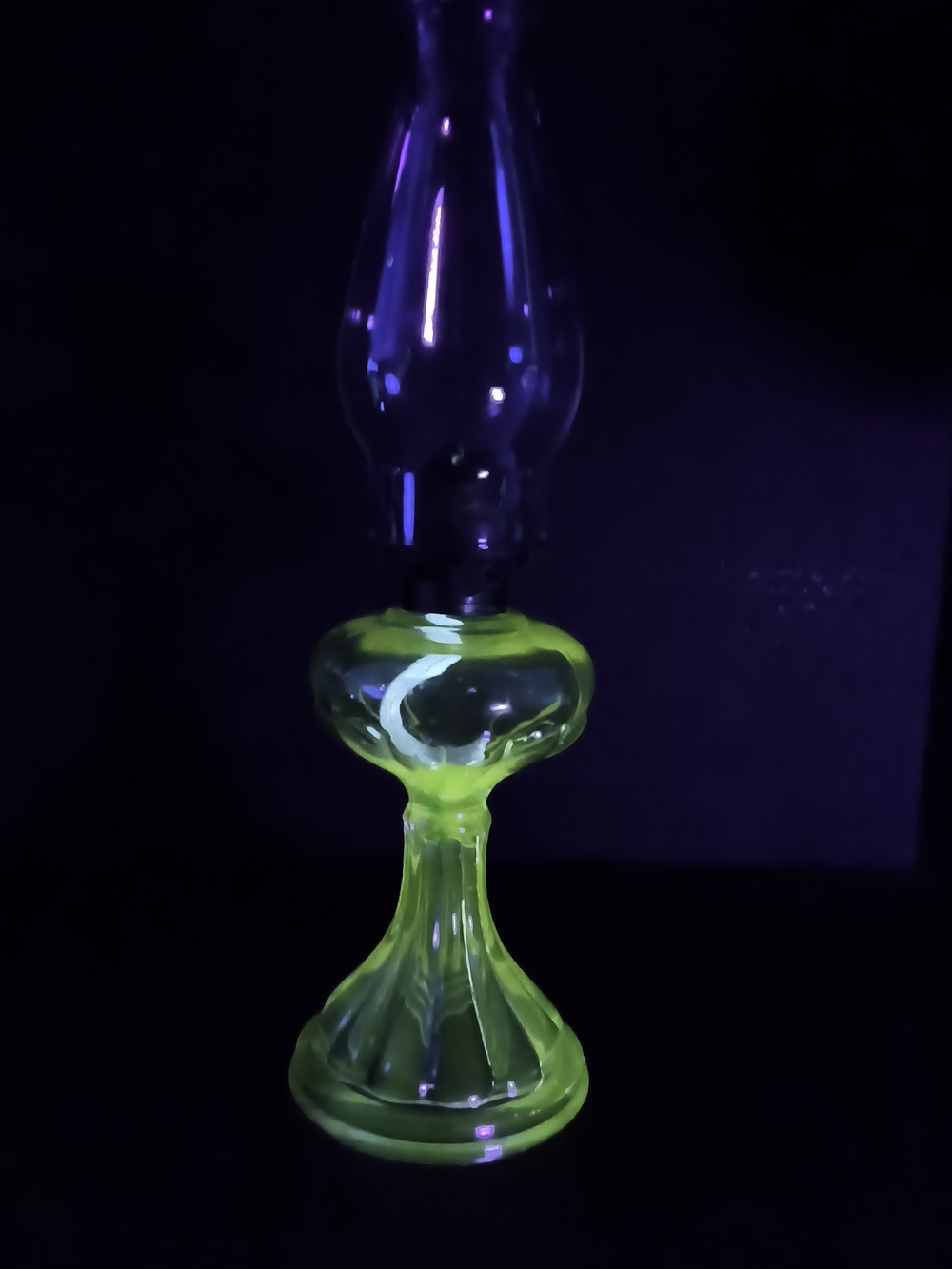 Antique EAPG Glass Oil Lamp Manganese 365nm UV Glow SCA Purple Gold Chimney